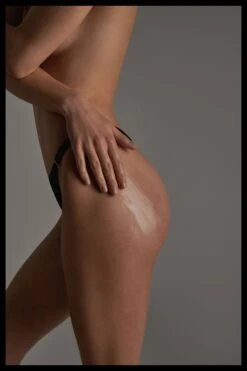 Maison Close Bougie De Massage - La Nuit, Je Rêve - Fleur De Cacao 11 Maison Close Bougie De Massage - La Nuit, Je Rêve - Fleur De Cacao -Luxe Lingerie Soldes 560504 5 6 7 8 9 bougie de massage 120