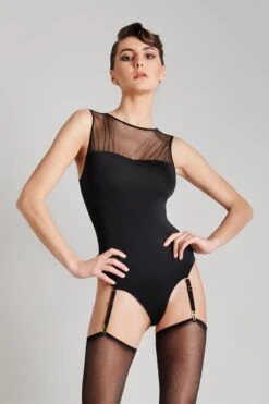 Maison Close Body String Avec Porte-jarretelles - Madame Rêve 11 Maison Close Body String Avec Porte-jarretelles - Madame Rêve -Luxe Lingerie Soldes 608847 2560x3840 madame reve 1303