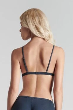 Maison Close Soutien-gorge Triangle - La Femme Amazone 12 Maison Close Soutien-gorge Triangle - La Femme Amazone -Luxe Lingerie Soldes 608871 la femme amazone gris 0070