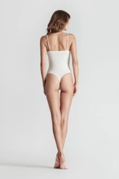 Maison Close Body String Avec Bretelles - La Femme Amazone 12 Maison Close Body String Avec Bretelles - La Femme Amazone -Luxe Lingerie Soldes 608908 la femme amazone ivoire 1413