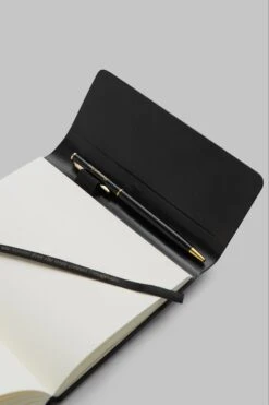 Maison Close Carnet - Le Confident 9 Maison Close Carnet - Le Confident -Luxe Lingerie Soldes Notebook DET 2560x3840 1