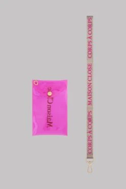 Maison Close Pochette Avec Keychain - Corps à Corps 11 Maison Close Pochette Avec Keychain - Corps à Corps -Luxe Lingerie Soldes Packaging keychain pink 2