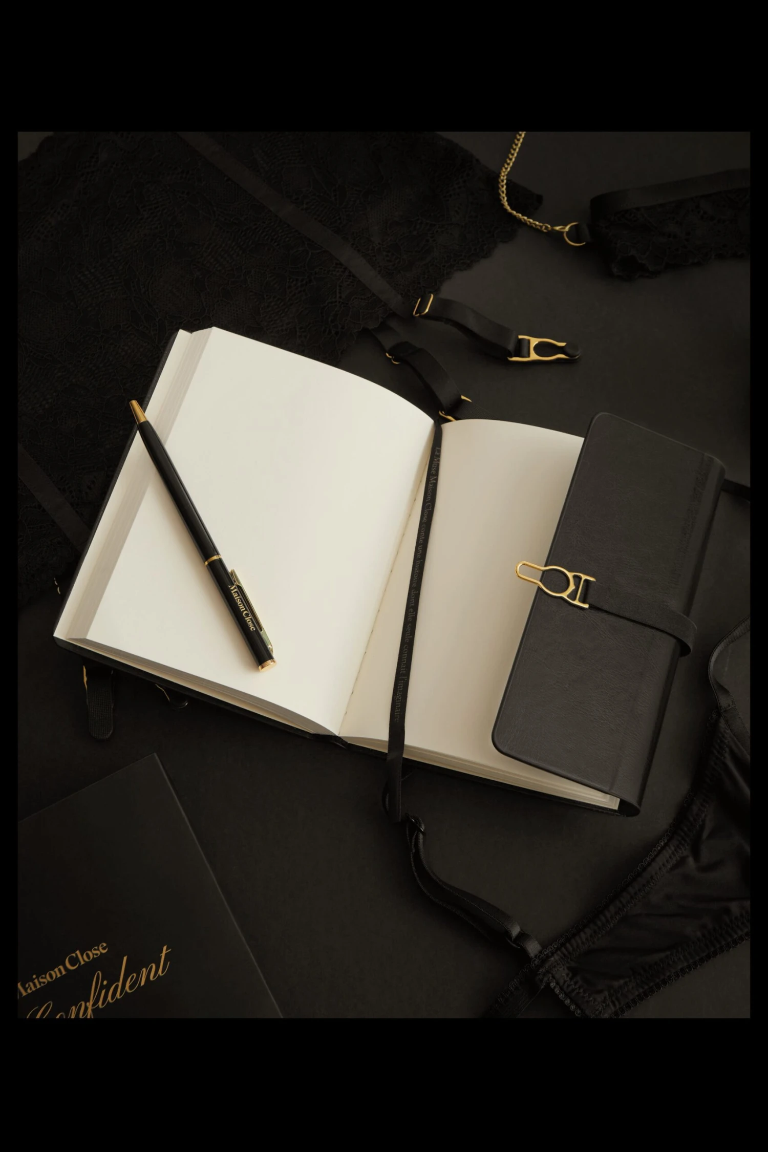 Maison Close Carnet - Le Confident 3 Maison Close Carnet - Le Confident